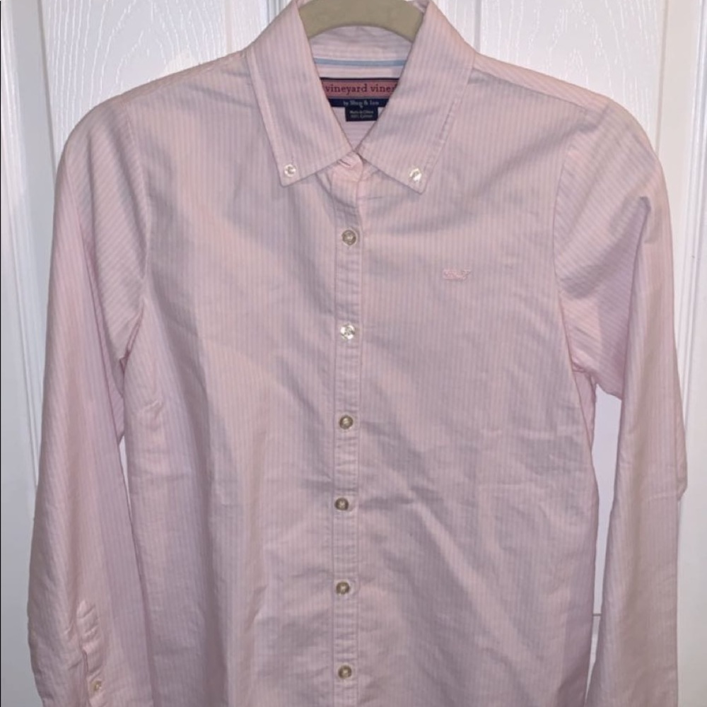 Vineyard vines pink/white stripped button downed